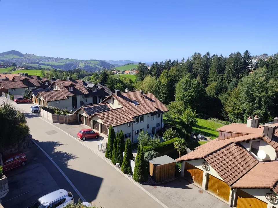 Appartement mansardé lumineux 3.5 pièces avec vue lointaine à Wald AR à louer – photo 7 sur 8