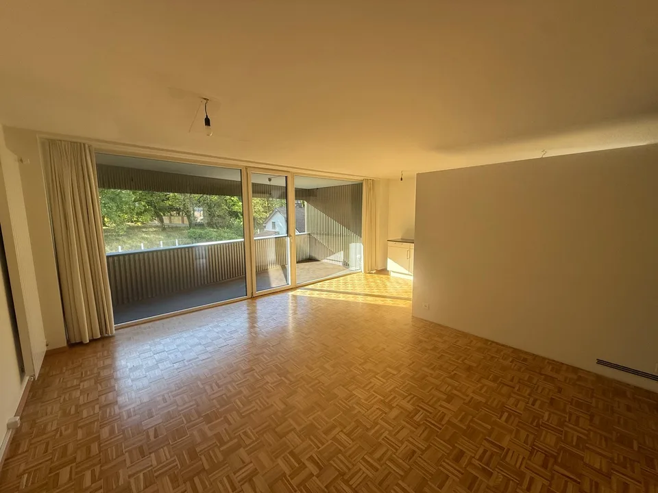 Helles 3.5-Zimmer-Wohnung mit Balkon in Colombier – Foto 4 von 9