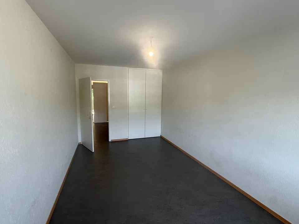 Helles 3.5-Zimmer-Wohnung mit Balkon in Colombier – Foto 7 von 9
