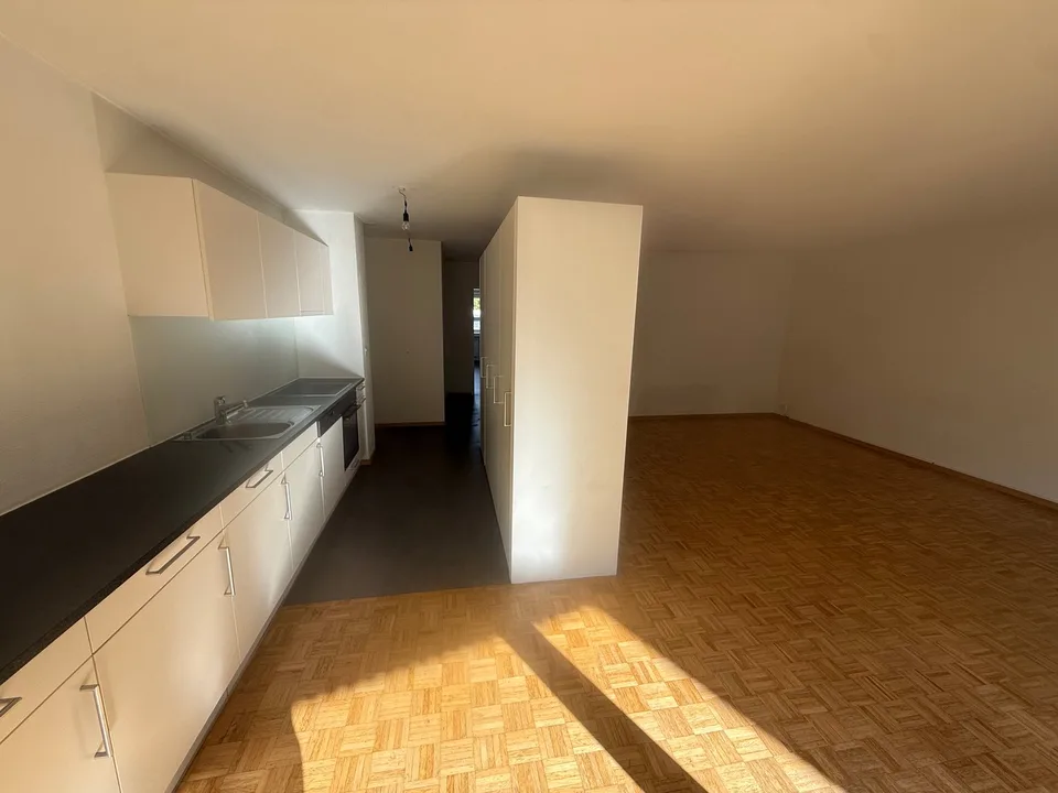 Helles 3.5-Zimmer-Wohnung mit Balkon in Colombier – Foto 2 von 9