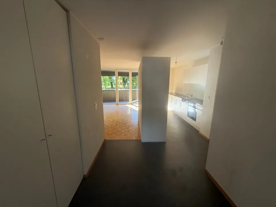 Helles 3.5-Zimmer-Wohnung mit Balkon in Colombier – Foto 3 von 9