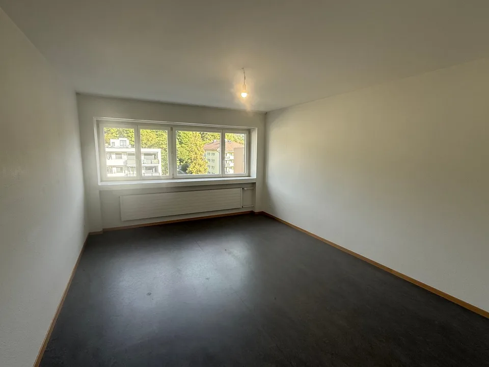 Helles 3.5-Zimmer-Wohnung mit Balkon in Colombier – Foto 6 von 9