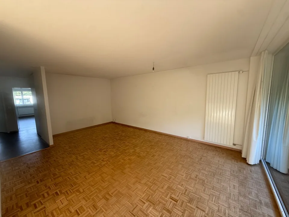 Helles 3.5-Zimmer-Wohnung mit Balkon in Colombier – Foto 5 von 9