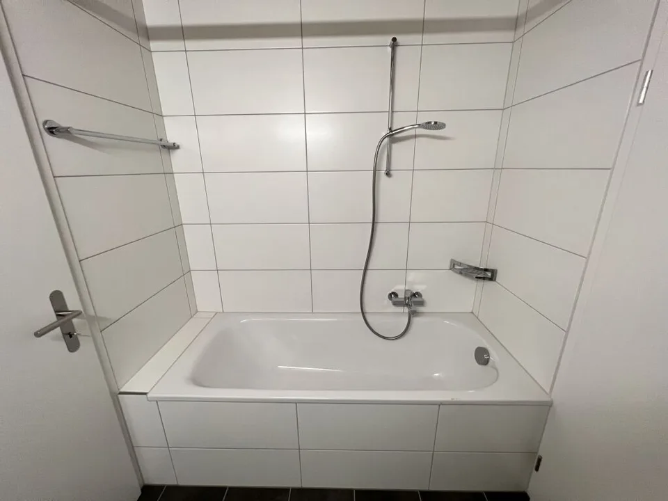 Erster Mietzins geschenkt: Neu sanierte 2.5-Zimmerwohnung zu vermieten – Foto 9 von 11