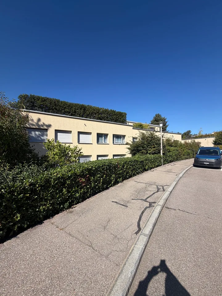 Charmante 3.5-Zimmer-Wohnung mit Balkon und schöner Aussicht in Birmensdorf – Foto 2 von 16