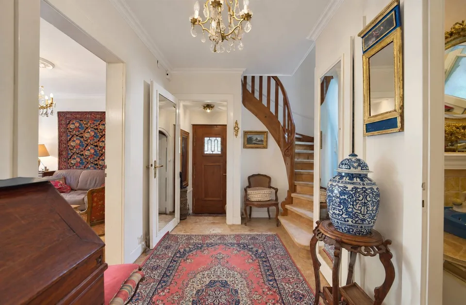 Casa affascinante con bel giardino in un quartiere tranquillo – foto 2 di 12