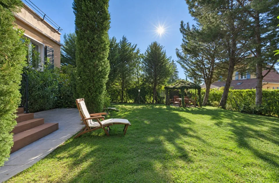 Casa affascinante con bel giardino in un quartiere tranquillo – foto 12 di 12