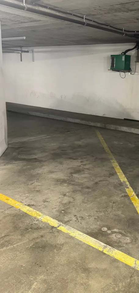 Unterirdischer Parkplatz in Riazzino zur Miete – Foto 2 von 2