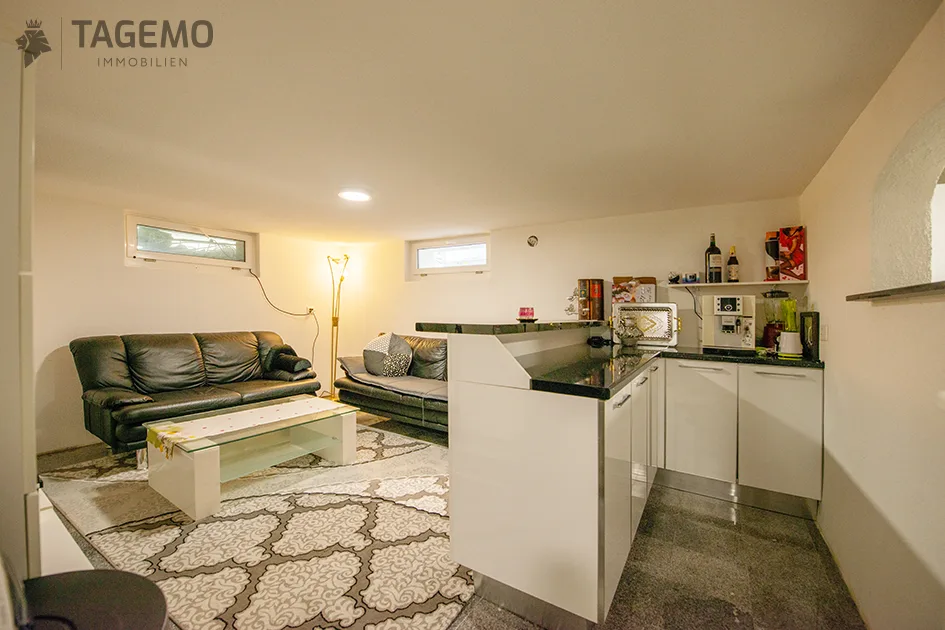 Due appartamenti. Una casa. Molte possibilità per un investimento. – foto 17 di 22