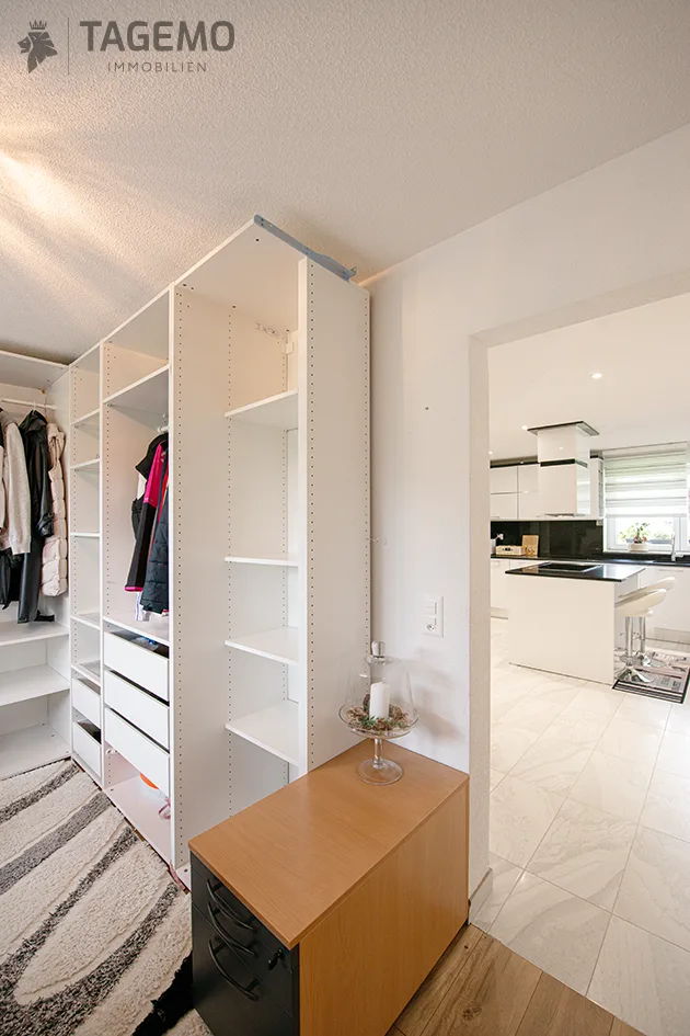 Due appartamenti. Una casa. Molte possibilità per un investimento. – foto 7 di 22