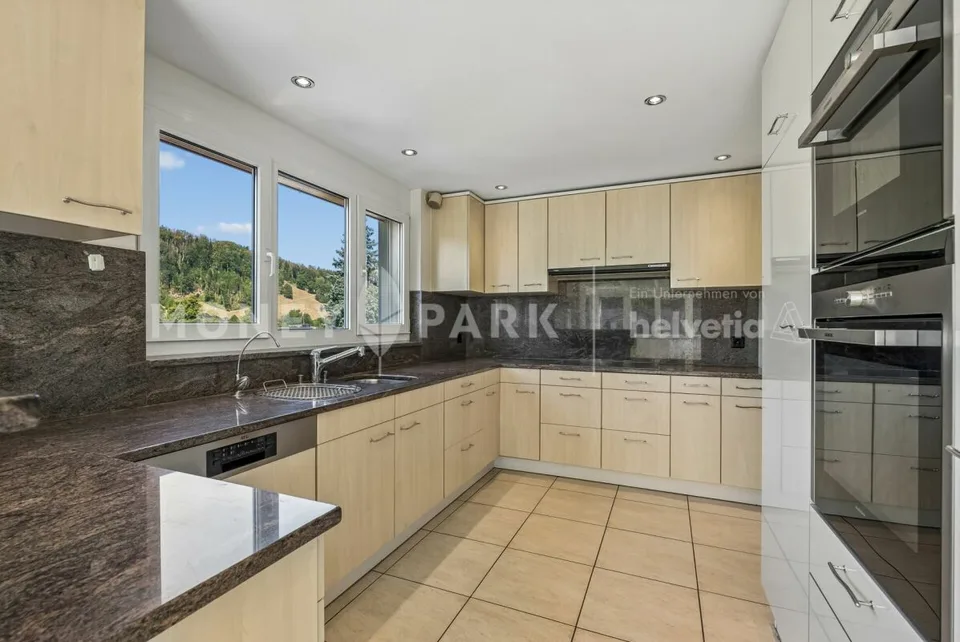 6.5-Zimmer-Einfamilienhaus mit Aussicht und Gestaltungspotenzial – Foto 3 von 9