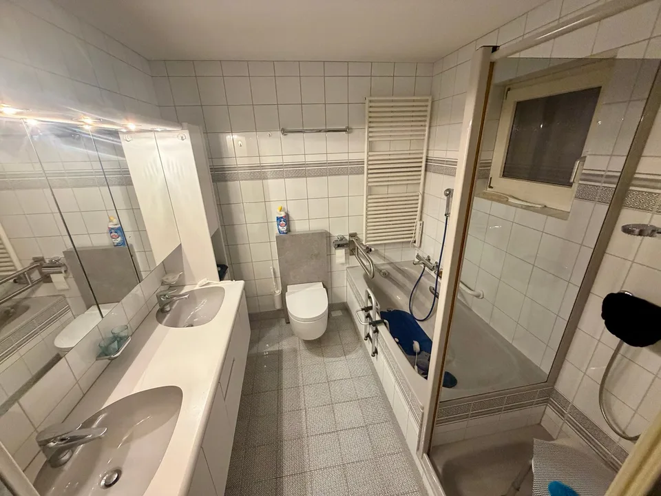 5-Zi.-Maisonette-Wohnung mit Wiesenanteil und Terrasse und traumhafter unverbaubarer Seesicht – Foto 8 von 11