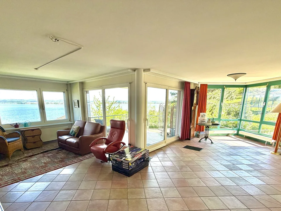5-Zi.-Maisonette-Wohnung mit Wiesenanteil und Terrasse und traumhafter unverbaubarer Seesicht – Foto 7 von 11