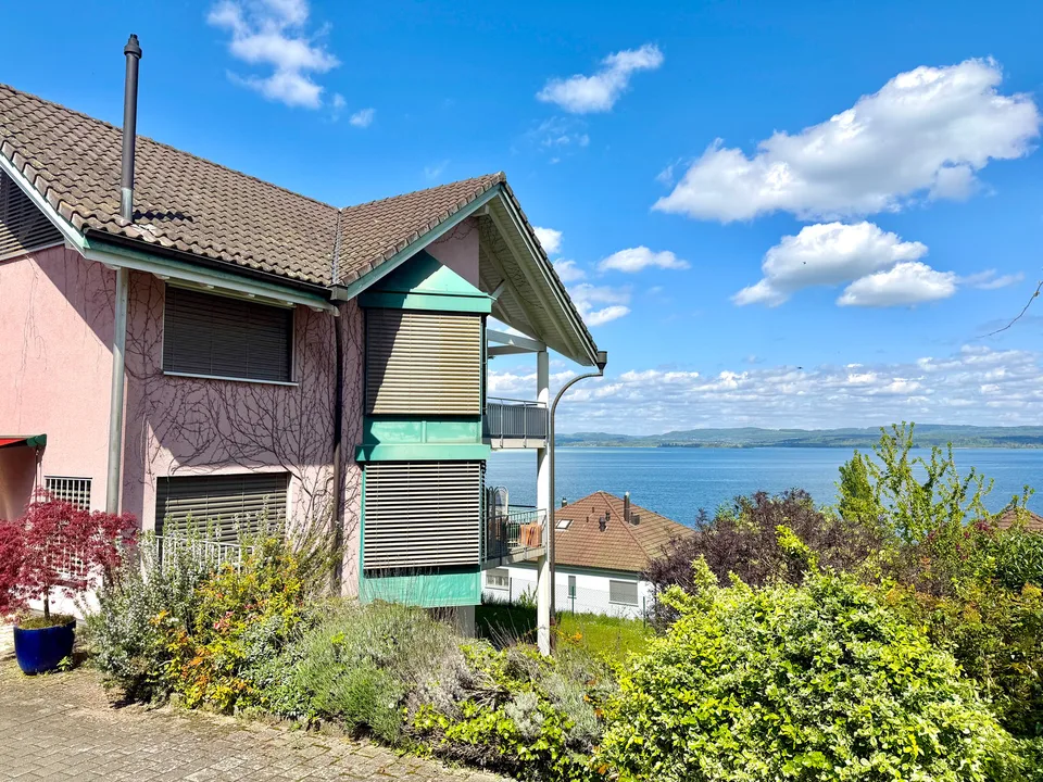 5-Zi.-Maisonette-Wohnung mit Wiesenanteil und Terrasse und traumhafter unverbaubarer Seesicht – Foto 2 von 11