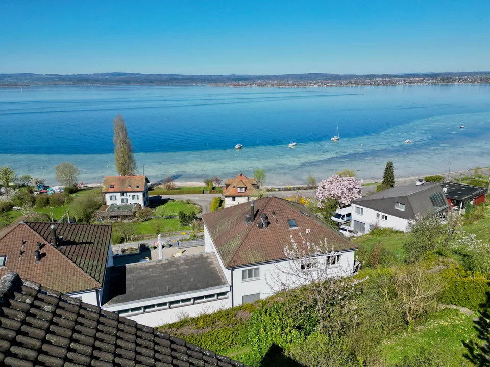 5-Zi.-Maisonette-Wohnung mit Wiesenanteil und Terrasse und traumhafter unverbaubarer Seesicht – Foto 3 von 11