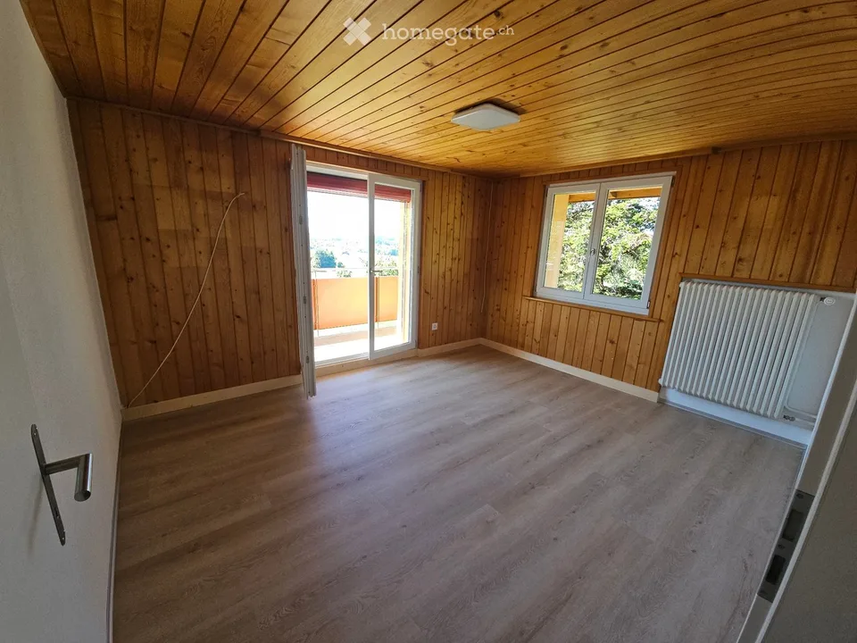 3 Zimmerwohnung mit brandneuen Böden, Küche und Badezimmer! – Foto 4 von 5