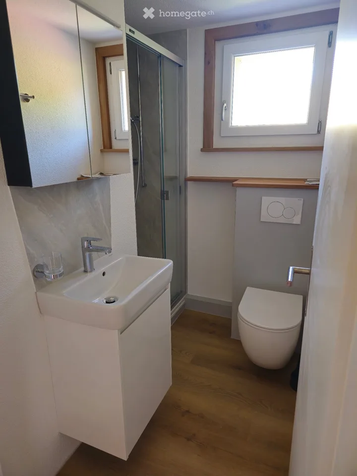 3 Zimmerwohnung mit brandneuen Böden, Küche und Badezimmer! – Foto 2 von 5