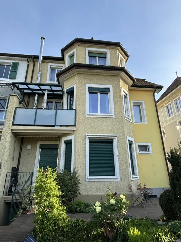 2 WOHNUNGEN + GARTEN + GÄSTEZIMMER + GARAGE/PARKPLÄTZE + MIETEINNAHMEN - SELTENE CHANCE – Foto 4 von 22