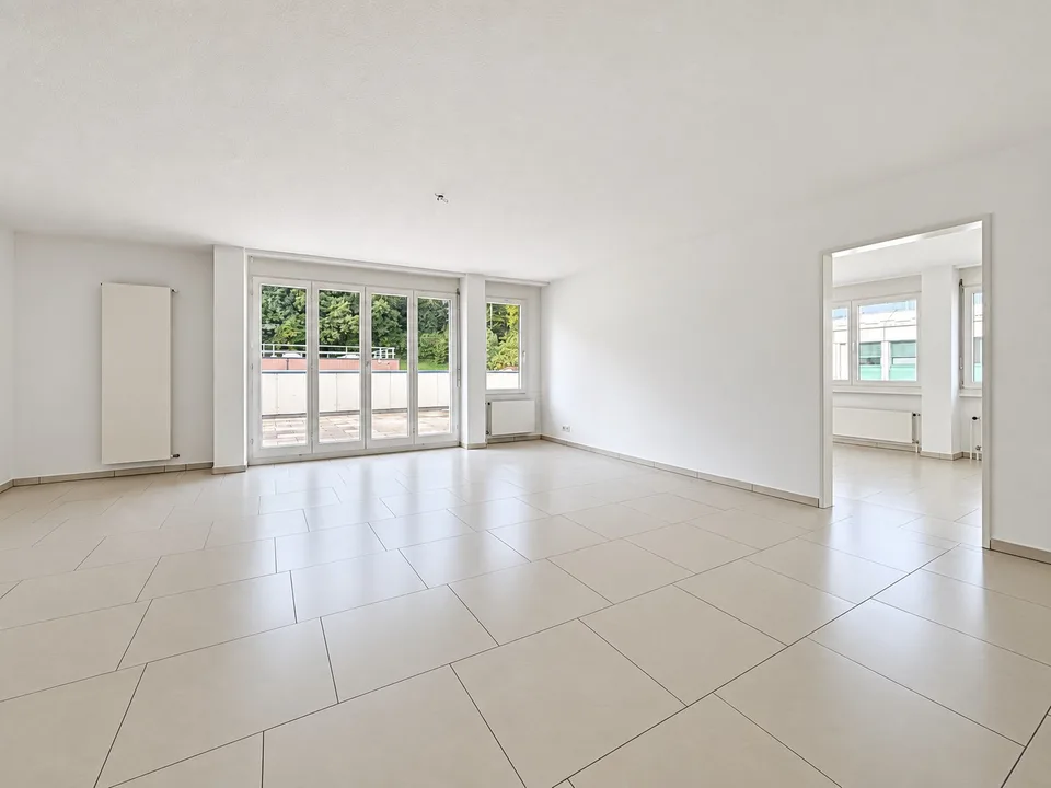 Grosszügige 3½-Zimmer-Wohnung mit 71 m² Terrasse ins Grüne – Foto 2 von 12