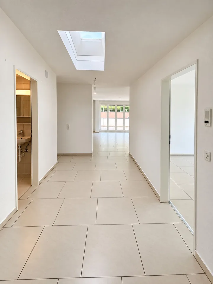 Grosszügige 3½-Zimmer-Wohnung mit 71 m² Terrasse ins Grüne – Foto 10 von 12