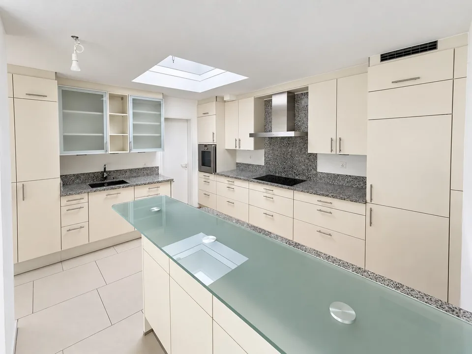 Grosszügige 3½-Zimmer-Wohnung mit 71 m² Terrasse ins Grüne – Foto 3 von 12
