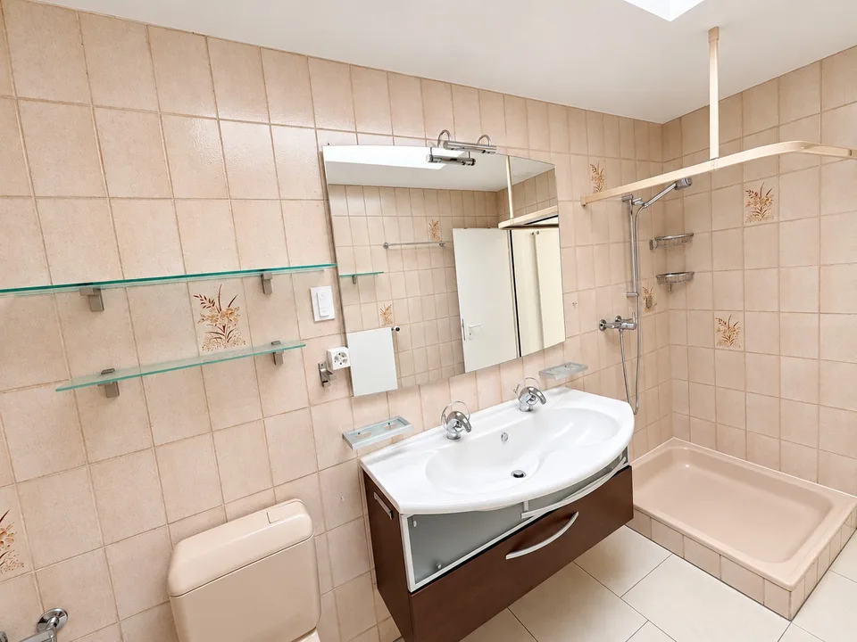 Grosszügige 3½-Zimmer-Wohnung mit 71 m² Terrasse ins Grüne – Foto 8 von 12