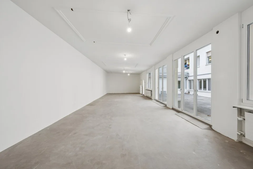 Superficie rénovée avec bâtiment de cour – photo 5 sur 11