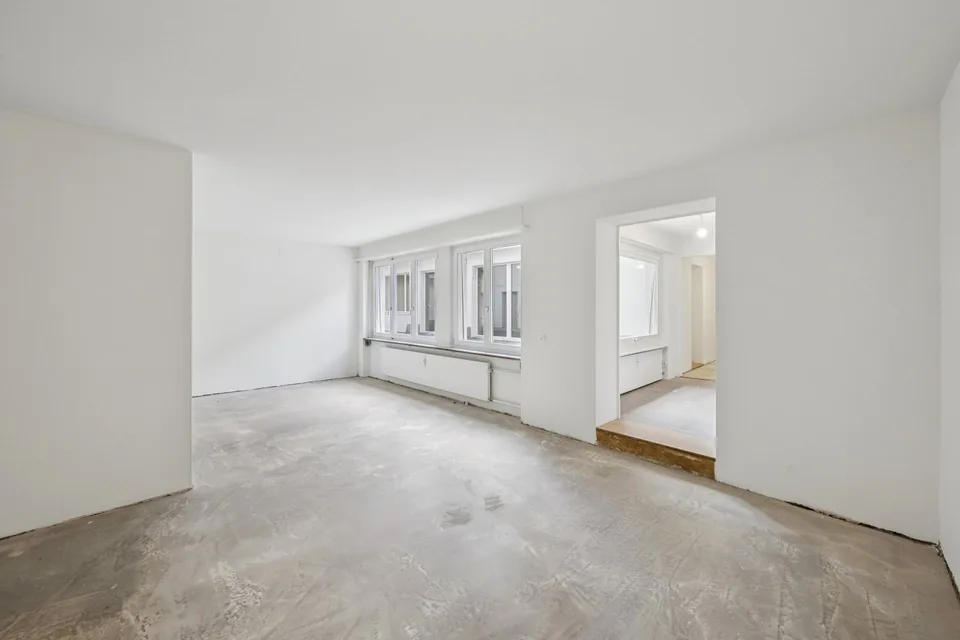 RENOVIERTE FLÄCHE MIT HOFGEBÄUDE – Foto 7 von 11