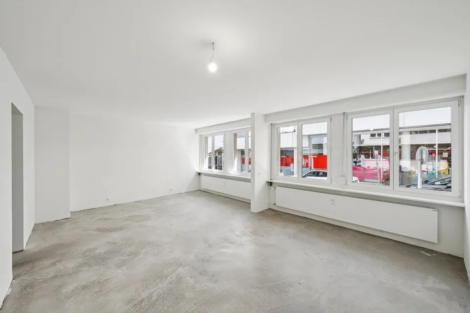 RENOVIERTE FLÄCHE MIT HOFGEBÄUDE – Foto 6 von 11