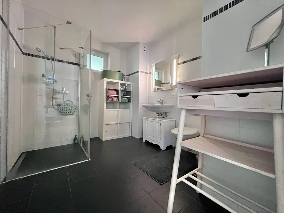 Ampio appartamento duplex a livello del giardino, edificio Minergie – foto 7 di 13