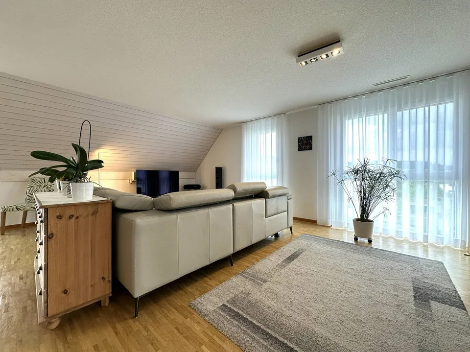 Grosszügige Attika-Maisonettewohnung in TOP-Zustand – Foto 3 von 17