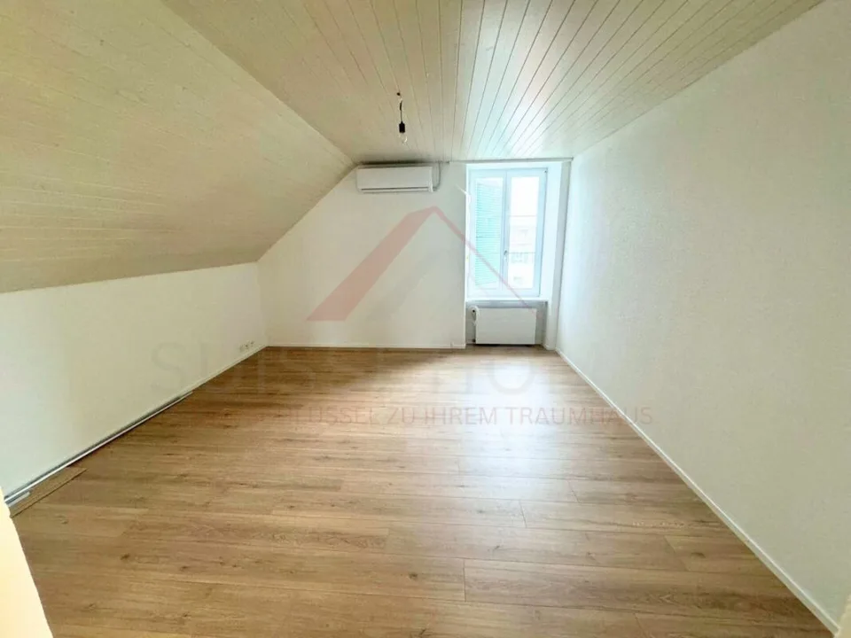 Appartamento mansardato di 2,5 locali con torre di lavaggio e posto auto – foto 3 di 7