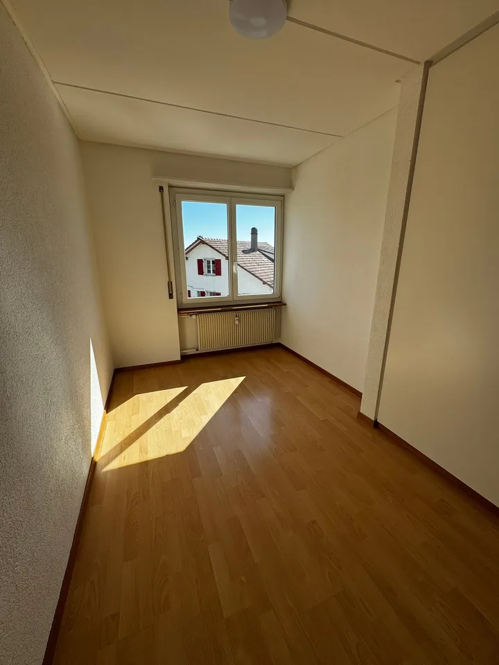 Appartement lumineux 4.5 pièces avec balcon et vue sur les montagnes à Bellach – photo 10 sur 13