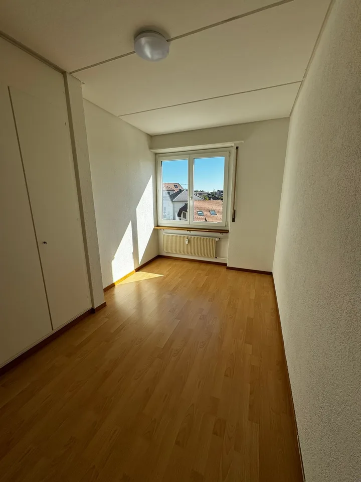 Appartement lumineux 4.5 pièces avec balcon et vue sur les montagnes à Bellach – photo 11 sur 13
