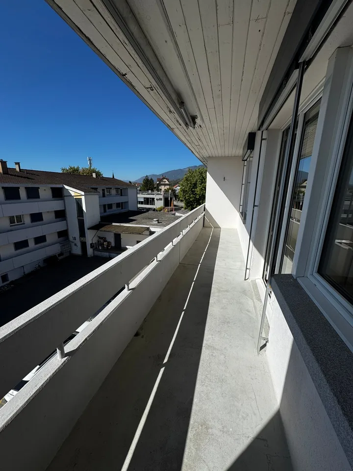 Appartement lumineux 4.5 pièces avec balcon et vue sur les montagnes à Bellach – photo 4 sur 13