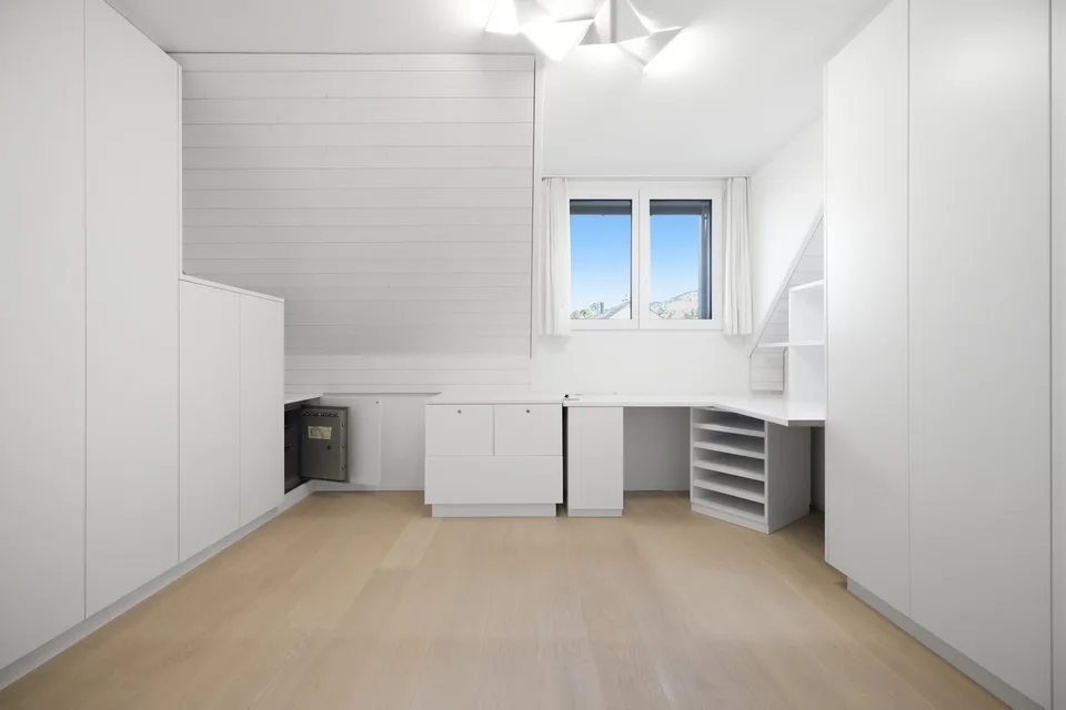 Attractive 3.5-room attic apartment in a quiet location – photo 8 of 13