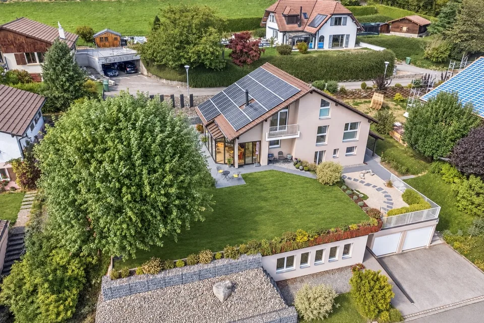 Bella villa individuale con un bel giardino e 2 garage – foto 3 di 13