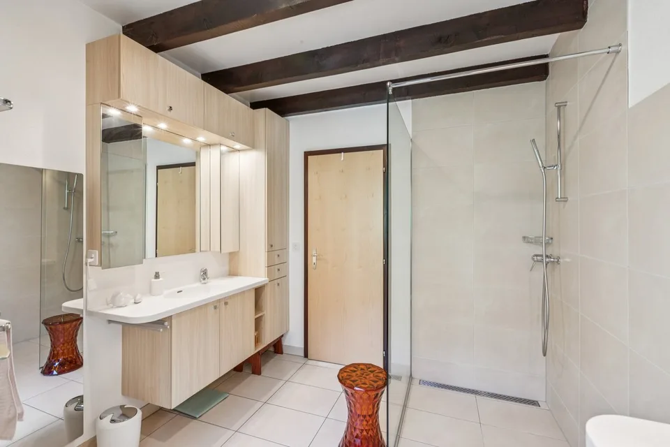 Bella villa individuale con un bel giardino e 2 garage – foto 9 di 13