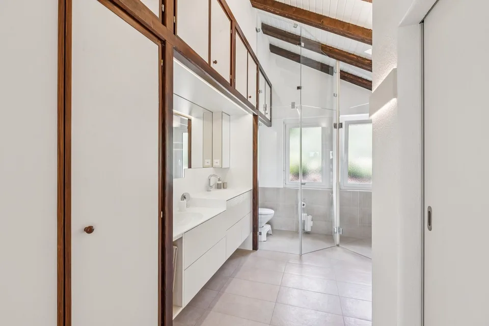 Bella villa individuale con un bel giardino e 2 garage – foto 12 di 13