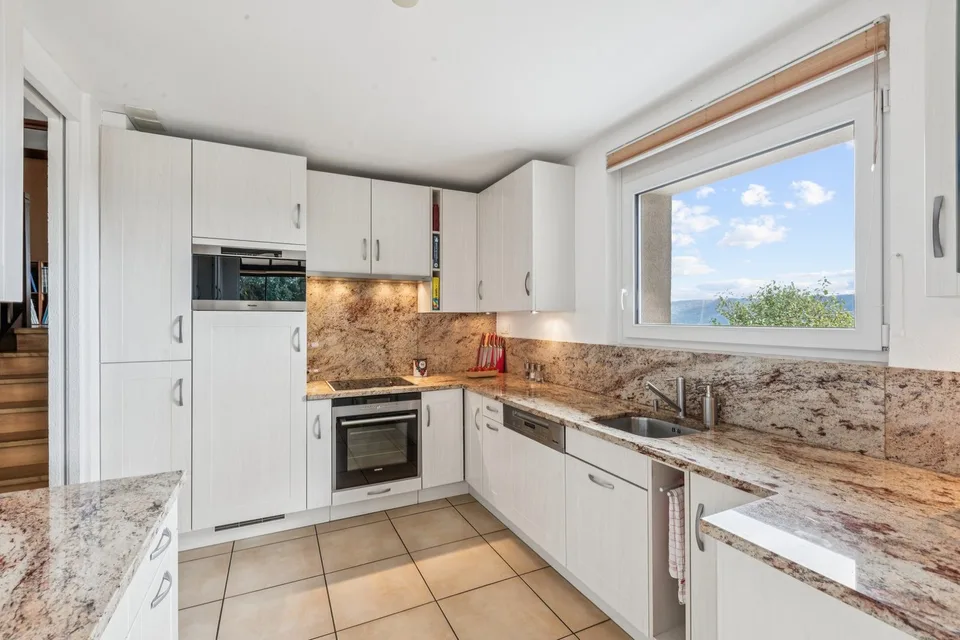Bella villa individuale con un bel giardino e 2 garage – foto 7 di 13