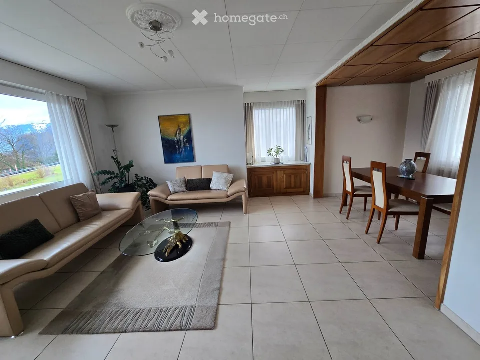 Sonnige 6-Zimmer Wohnung in familiärem, ruhigem Haus – Foto 3 von 5