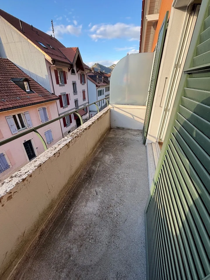 Charmantes 3-Zimmer-Wohnung mit Balkon in Vallorbe – Foto 3 von 12