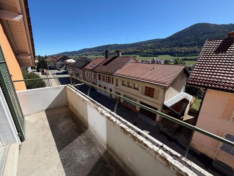 Charmantes 3-Zimmer-Wohnung mit Balkon in Vallorbe – Foto 2 von 12