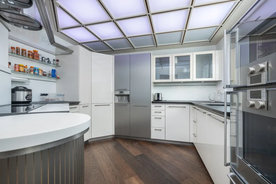 Moderne und grosszügige Attika-Wohnung an ruhiger Lage – Foto 5 von 13
