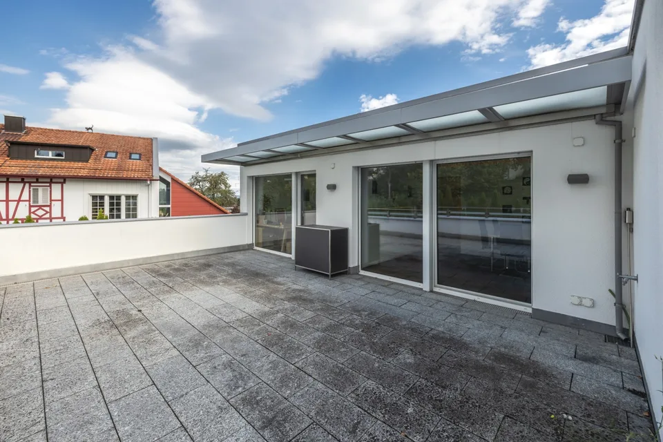 Moderne und grosszügige Attika-Wohnung an ruhiger Lage – Foto 12 von 13