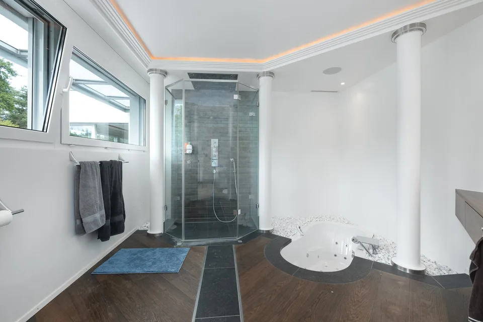 Moderne und grosszügige Attika-Wohnung an ruhiger Lage – Foto 10 von 13