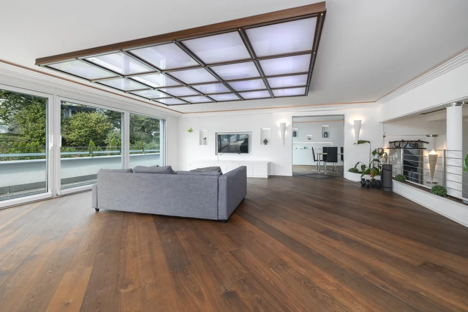 Moderne und grosszügige Attika-Wohnung an ruhiger Lage – Foto 3 von 13