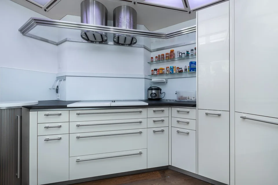 Moderne und grosszügige Attika-Wohnung an ruhiger Lage – Foto 4 von 13