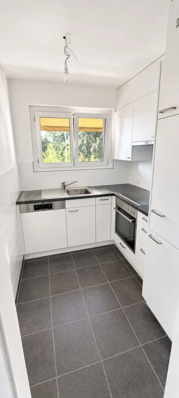 À louer - Joli appartement de 3 pièces partiellement rénové à La Tour-de-Peilz – photo 3 sur 8