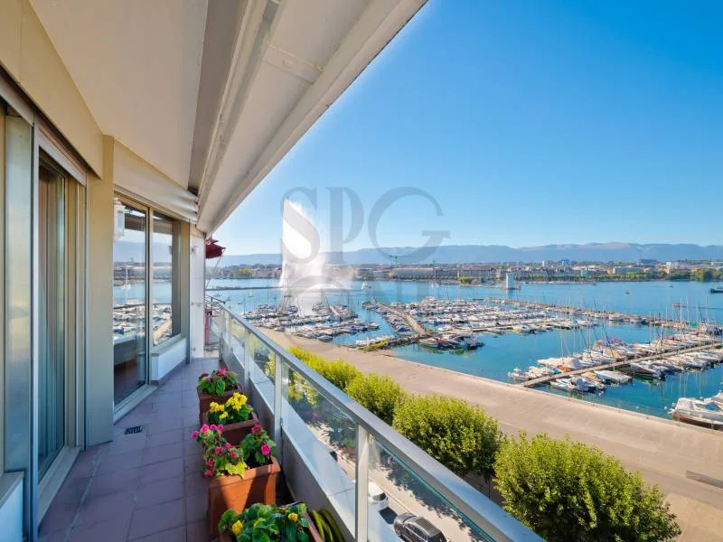 Penthouse duplex affacciato sul lago con terrazza e vista panoramica – foto 3 di 12